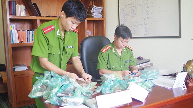 Đang tổ chức cá độ bóng đá thì bị bắt - ảnh 1